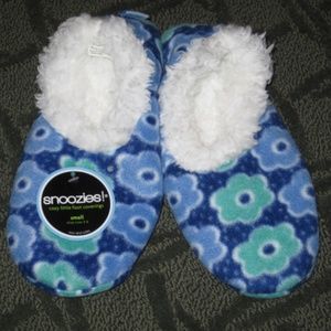 *NOT FOR SALE* SNOOZIES, NWTs, Ladies Slippers S